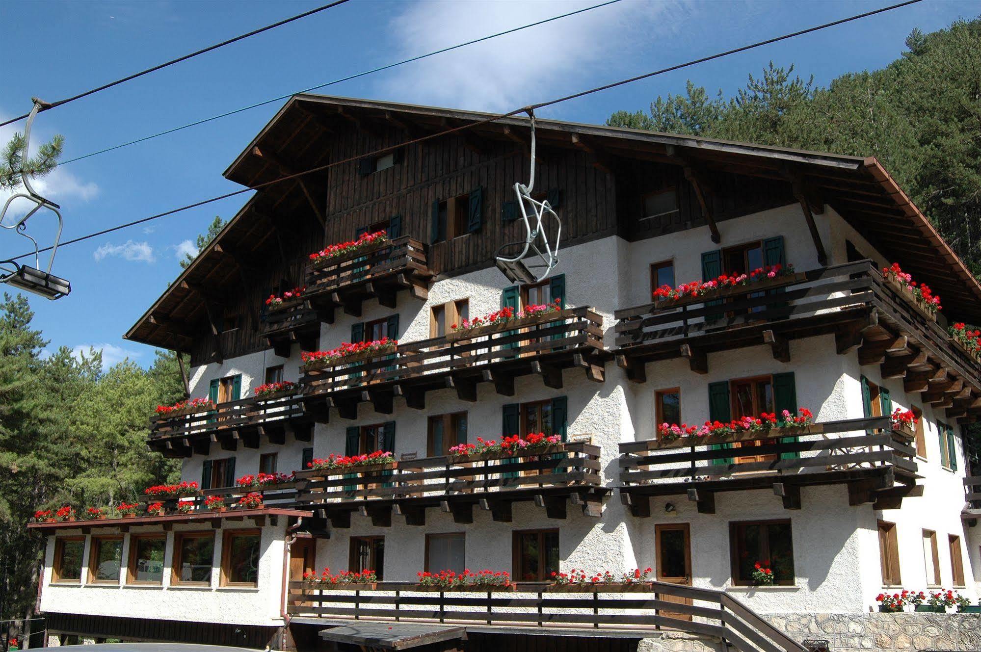 Hotel Garni Mille Pini Scanno Εξωτερικό φωτογραφία